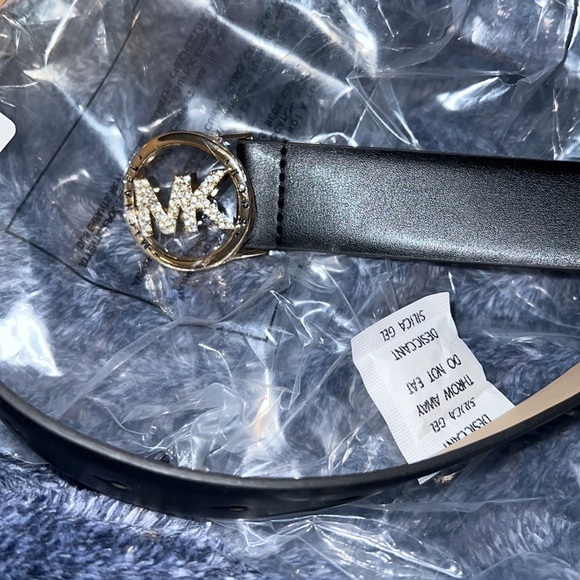 MICHAEL MICHAEL KORS
Leather Pavé Logo Belt - Picture 3 of 4